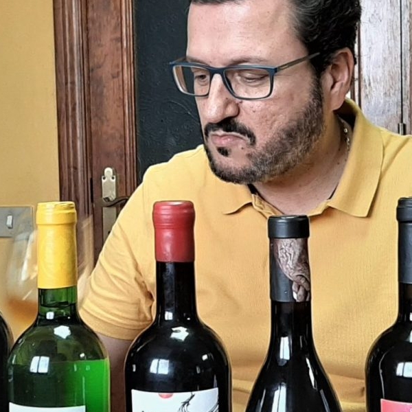 Entrevista y aportaciones del Director del Área de Restauración de COPTURISMO, David Noel Ghosn. “Formación, sala y viticultura. Hablan los Expertos” en Canarias Gourmet.
